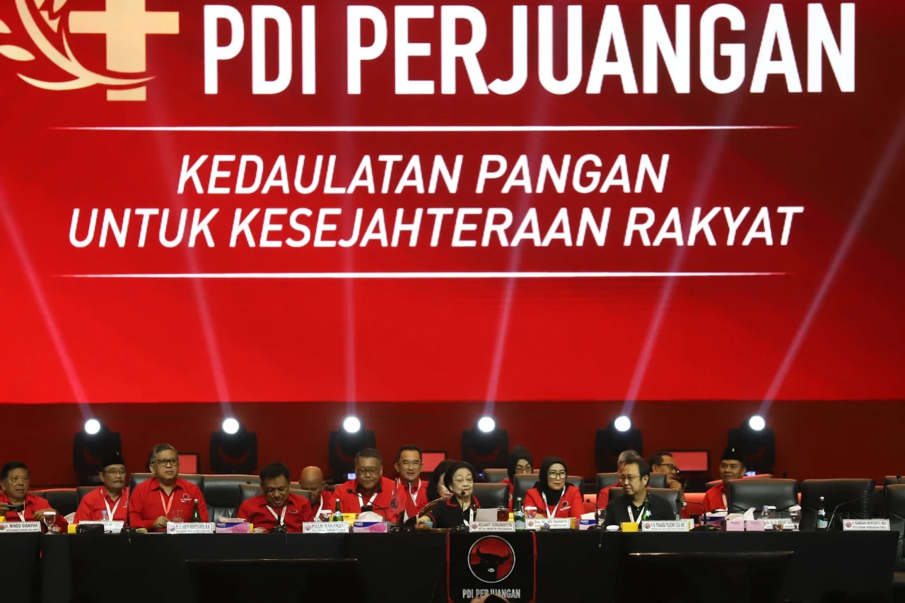 Megawati Tutup Rakernas...