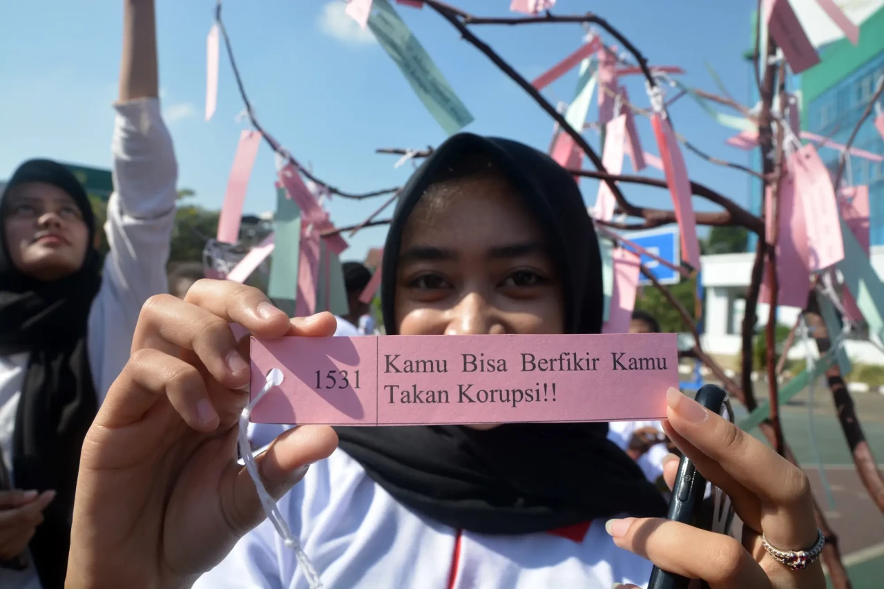 Ribuan Mahasiswa Poltekkes...