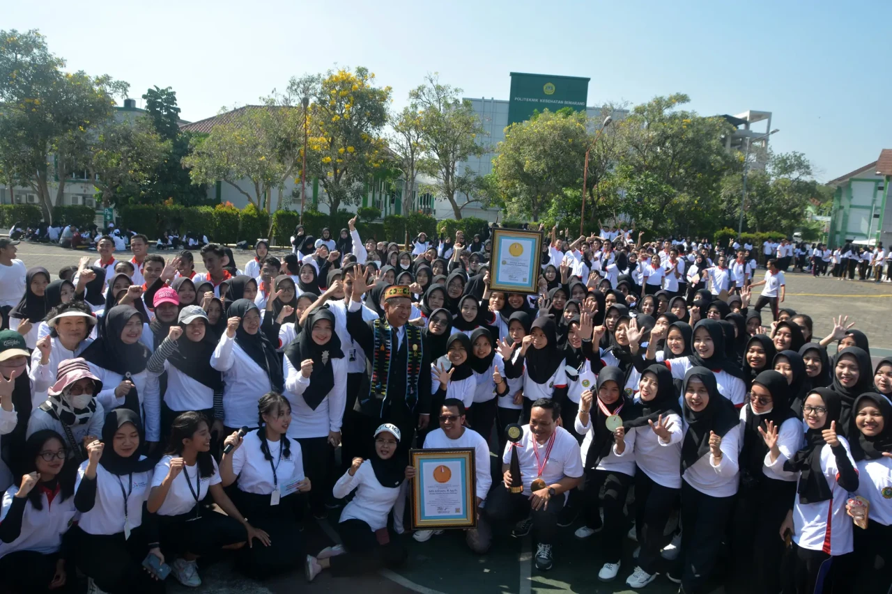 Ribuan Mahasiswa Poltekkes...