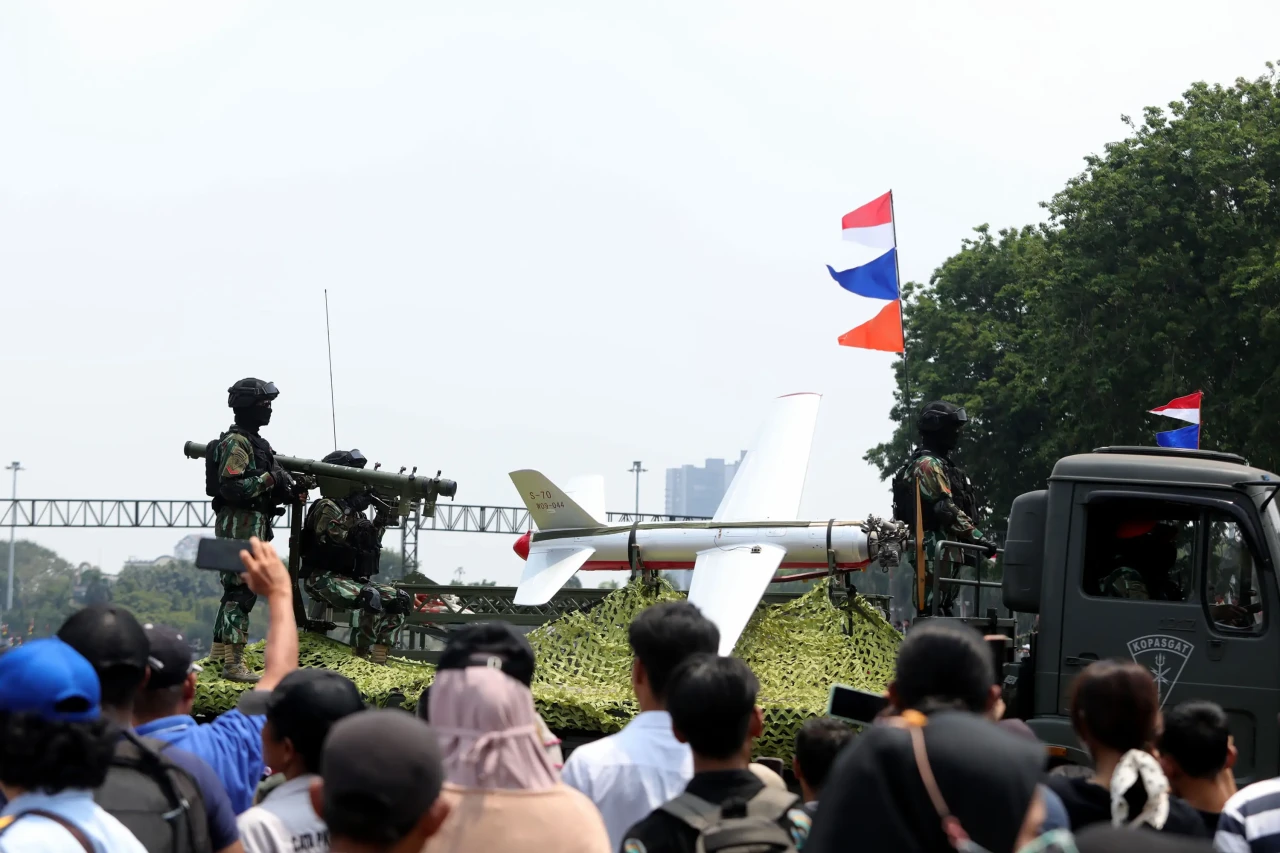 Parade Alutsista Peringatan...