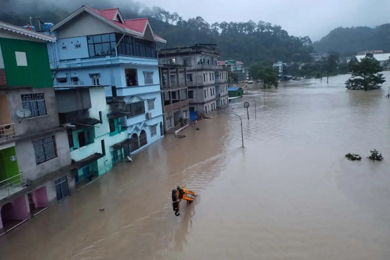 Banjir Lumpur Kubur...