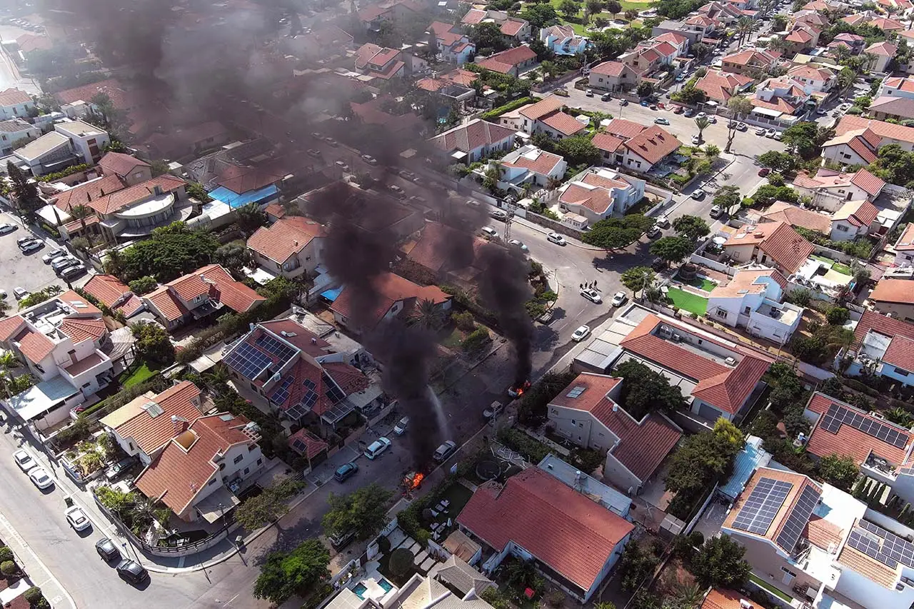 Dihantam Roket Hamas...