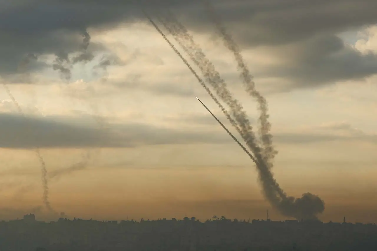 Ribuan Roket Hamas dari...
