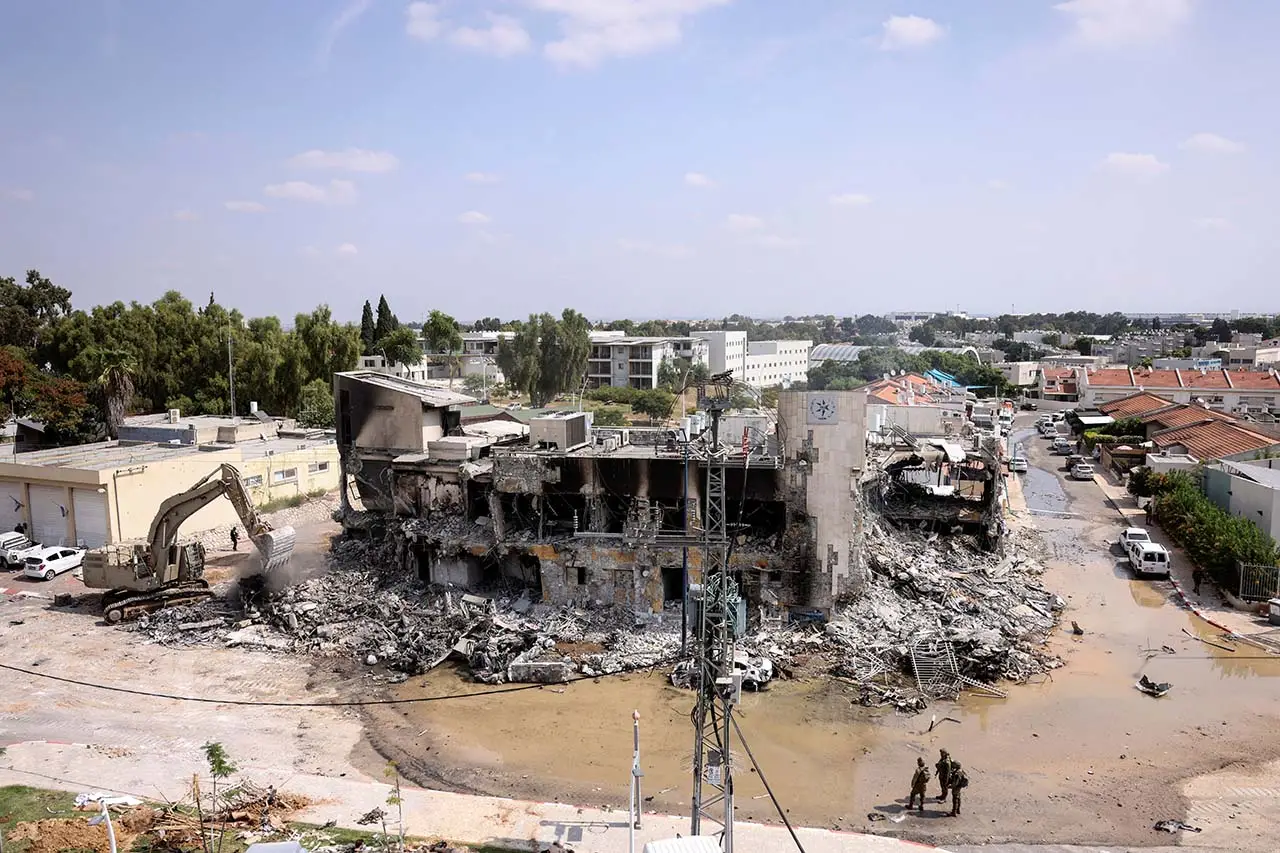 Diserbu Brigade Hamas,...