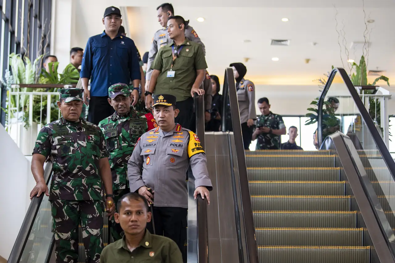 Panglima TNI dan Kapolri...