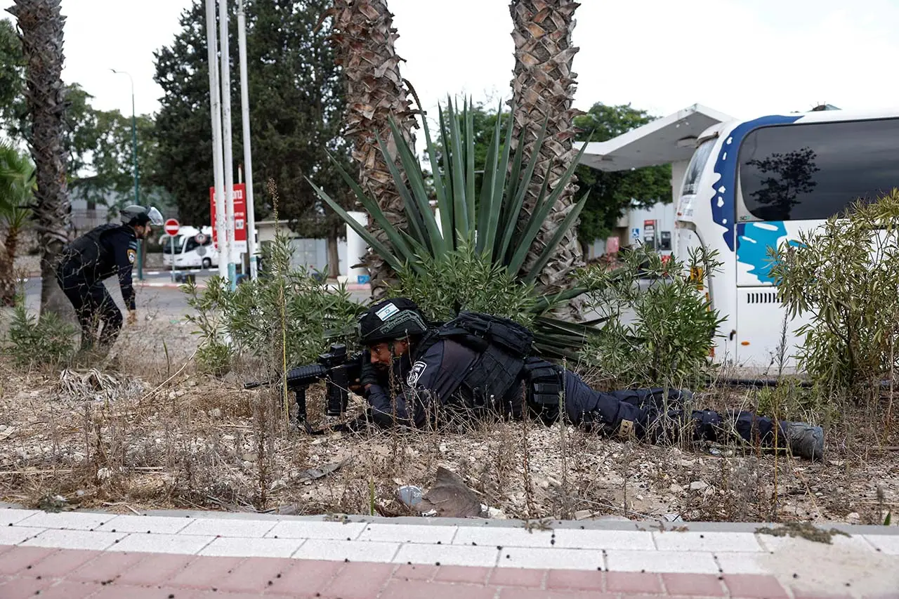 Sirine Serangan Udara...