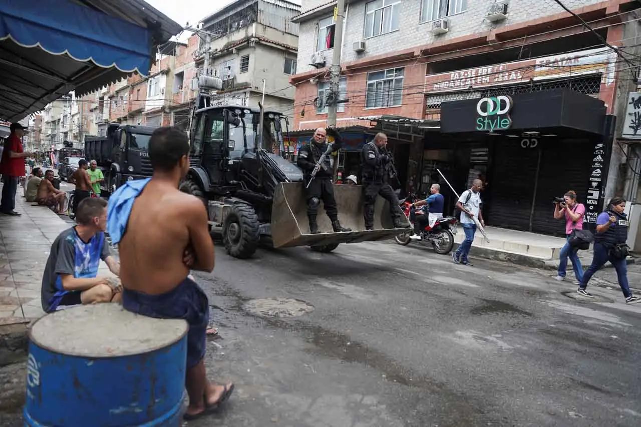 Buru Penjahat Narkoba,...