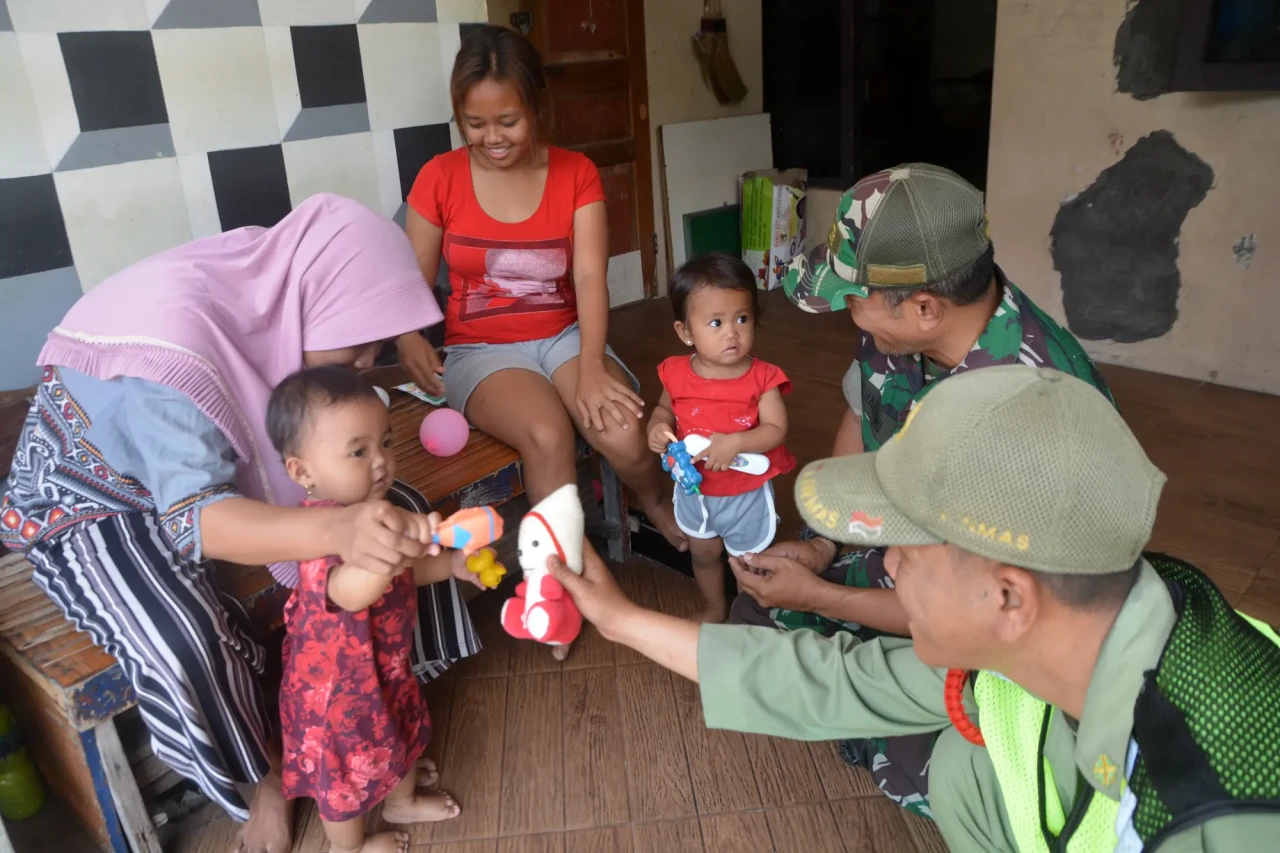 Babinsa Door to Door...