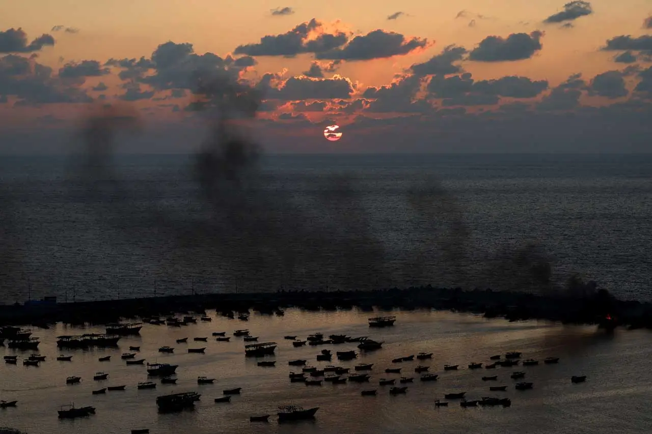Israel Serang Pelabuhan...