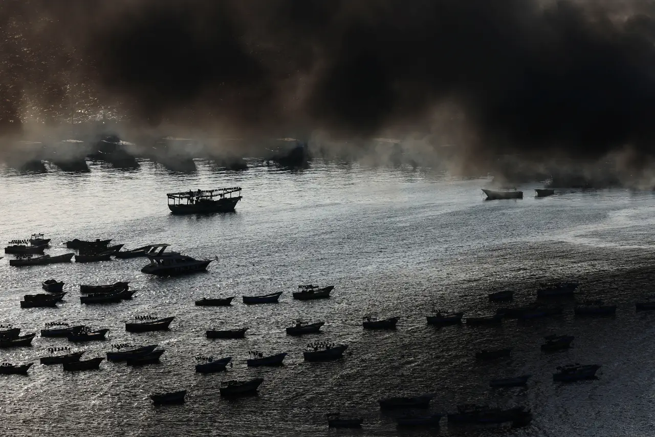 Israel Serang Pelabuhan...