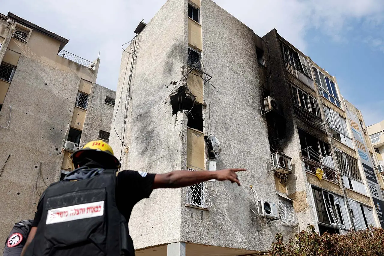 Roket Hamas Terus Tembus...