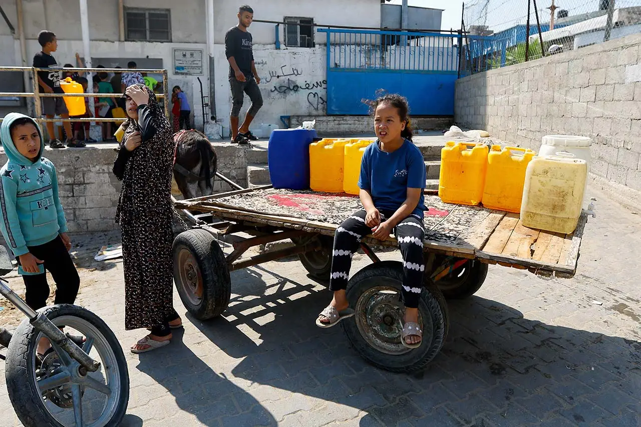 Israel Tutup Pasokan,...