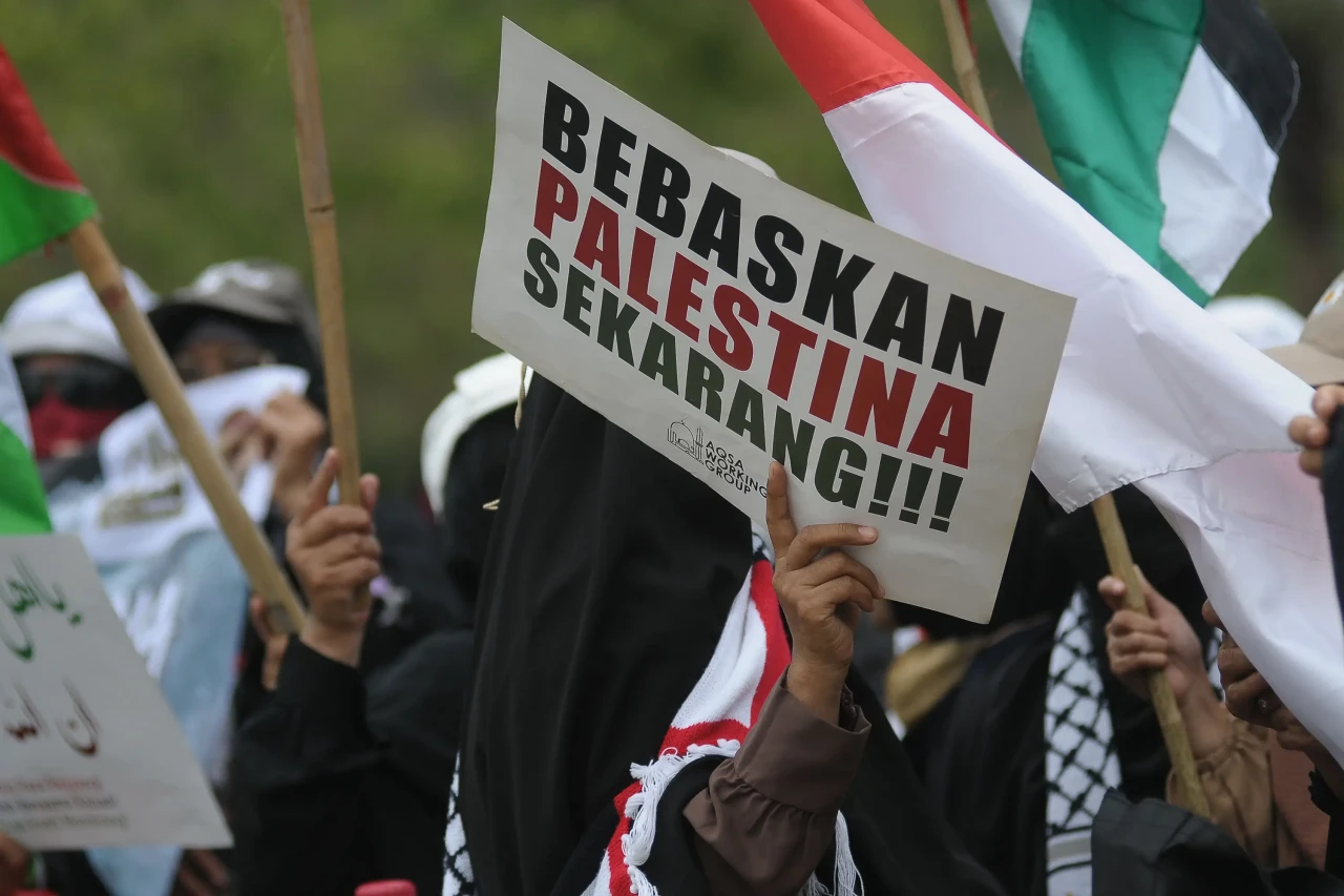 Aksi Solidaritas untuk...