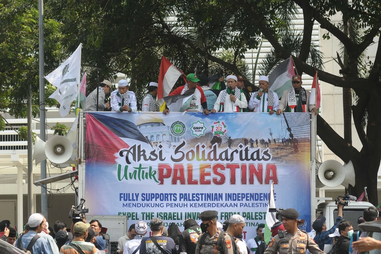 Aksi Solidaritas untuk...