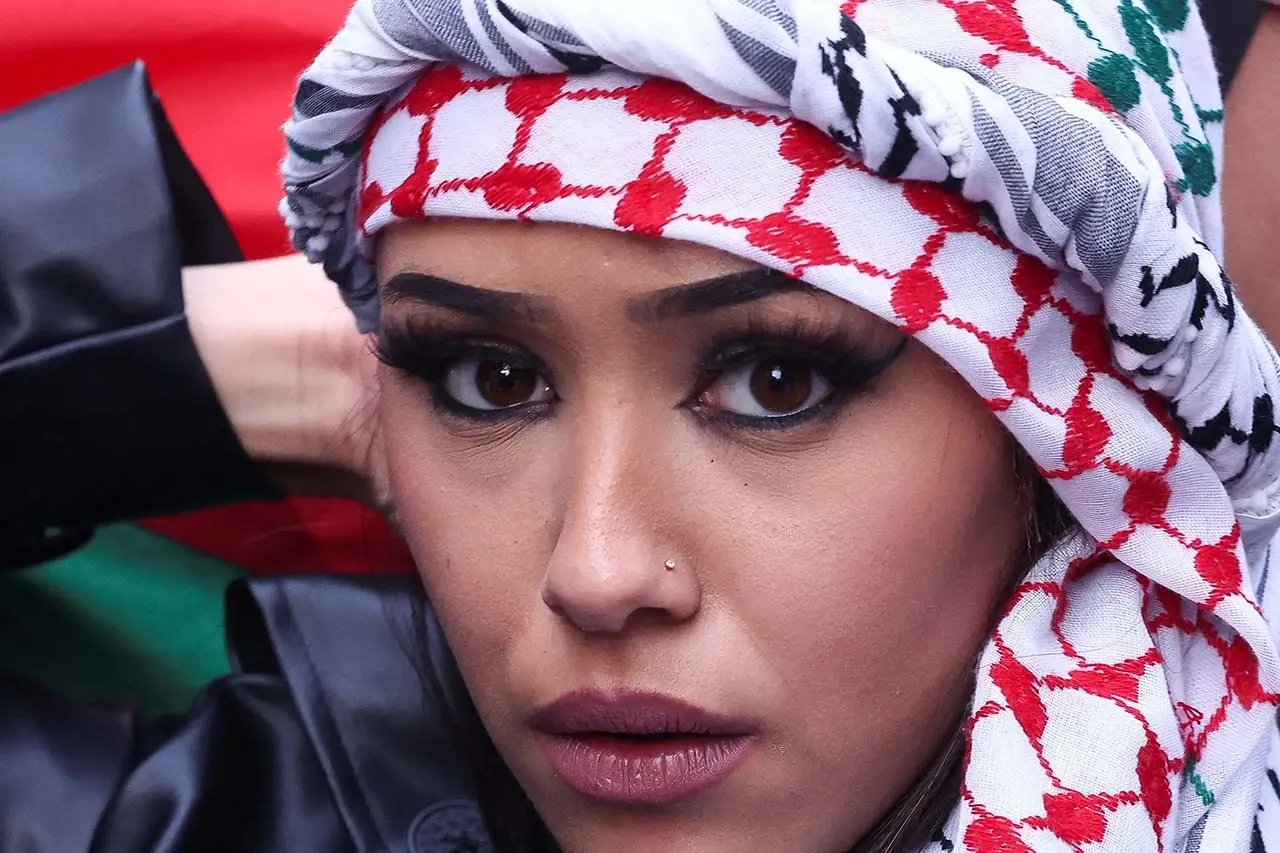 Stop Mengebom Gaza !...