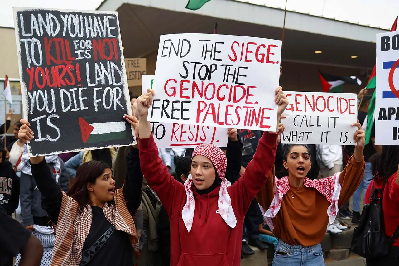 Stop Mengebom Gaza !...
