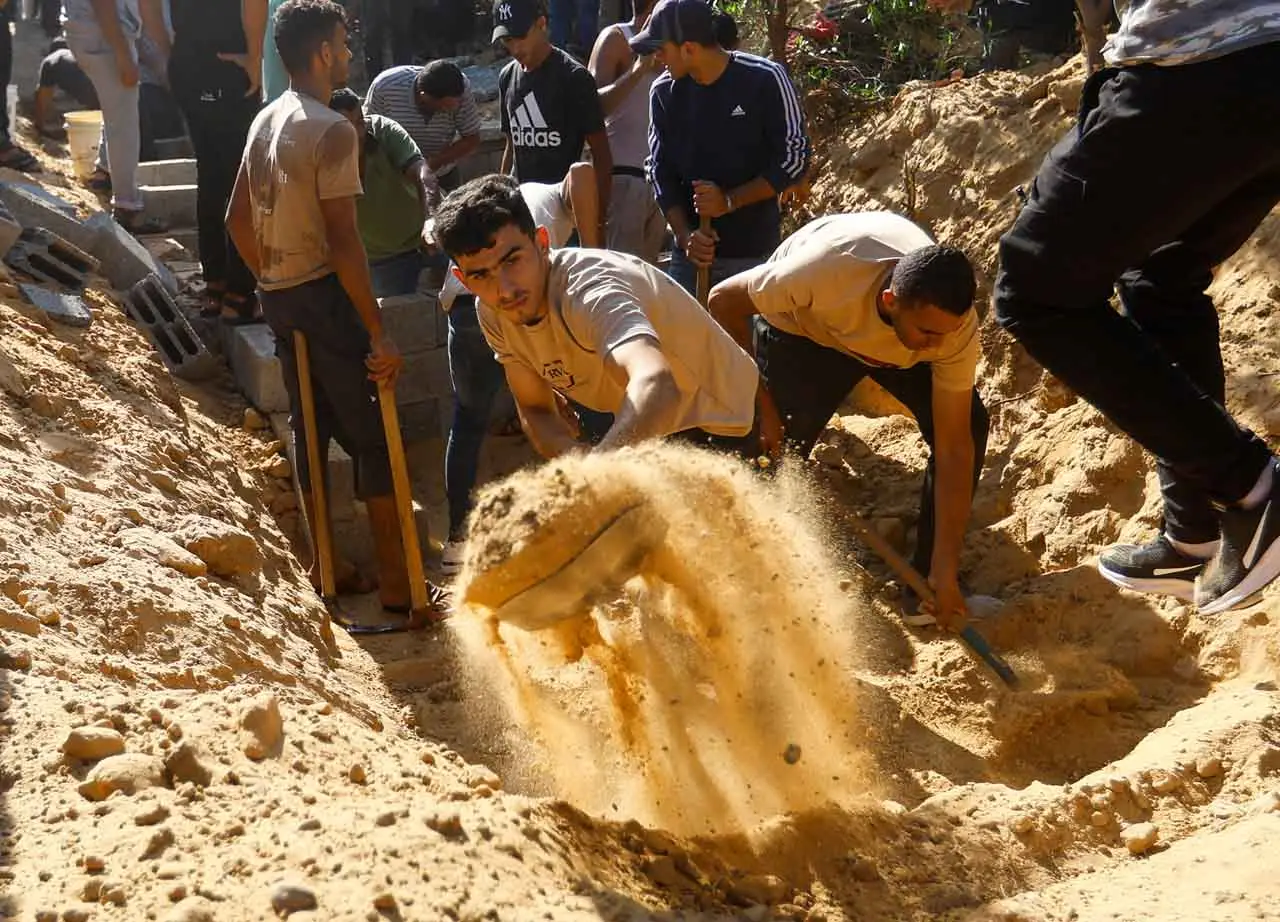 Israel Terus Bombardir...