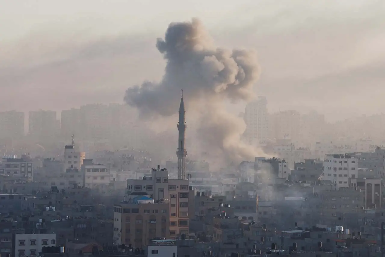 Keheningan Fajar Gaza...