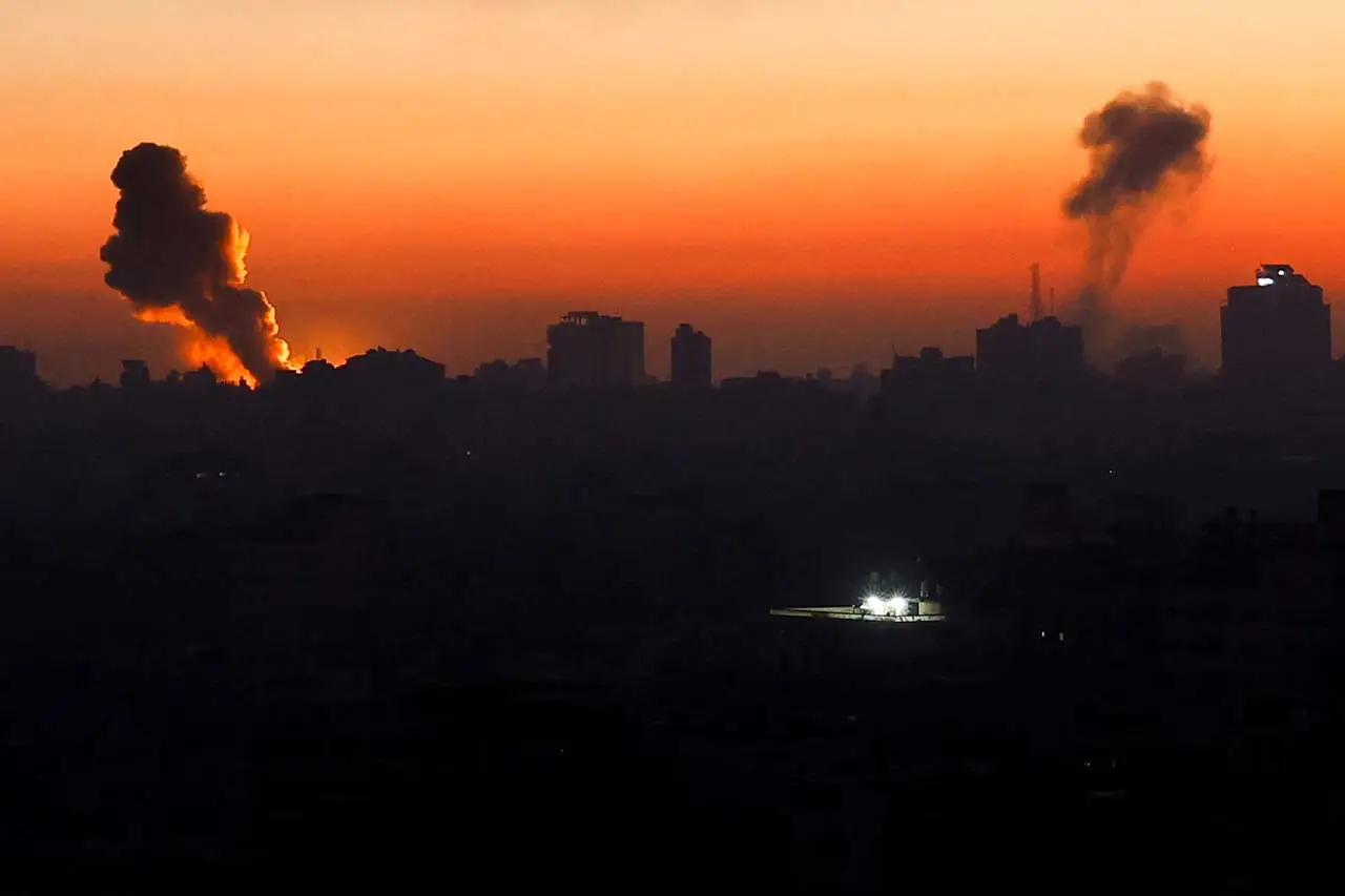 Keheningan Fajar Gaza...
