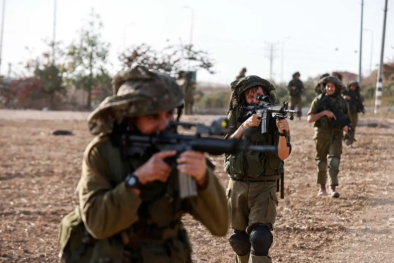 Makin Beringas, Israel...