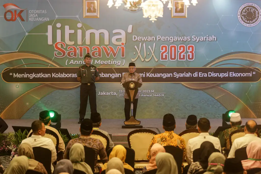Wapres Maruf Amin Hadiri...