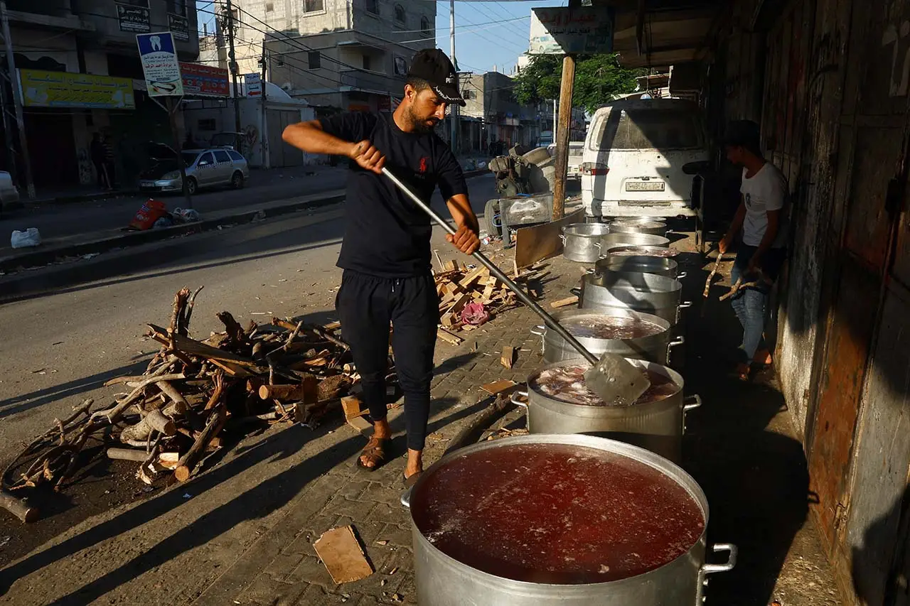 Bahan Bakar Distop Israel,...