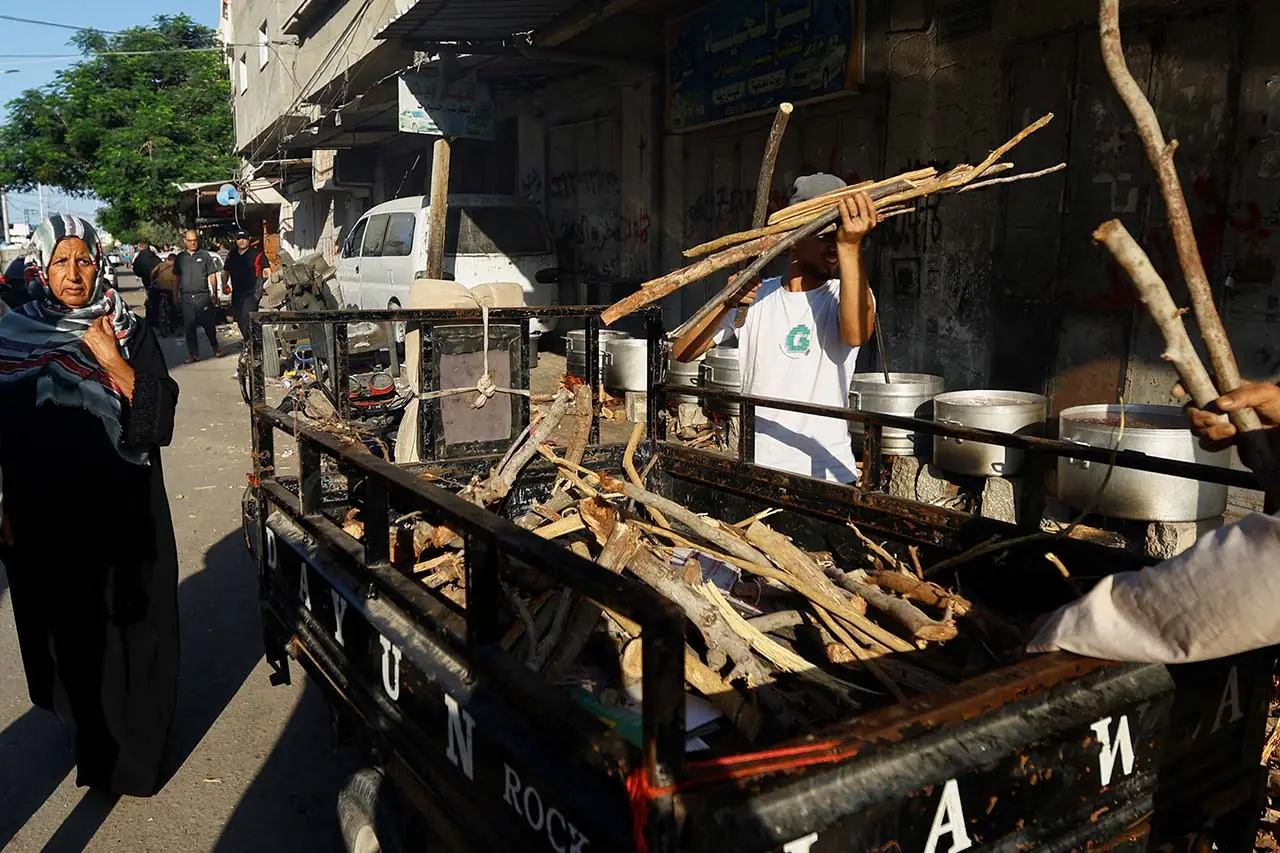 Bahan Bakar Distop Israel,...
