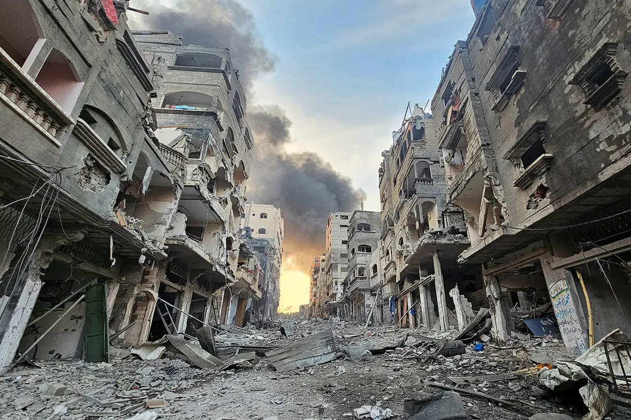Dibombardir Israel,...