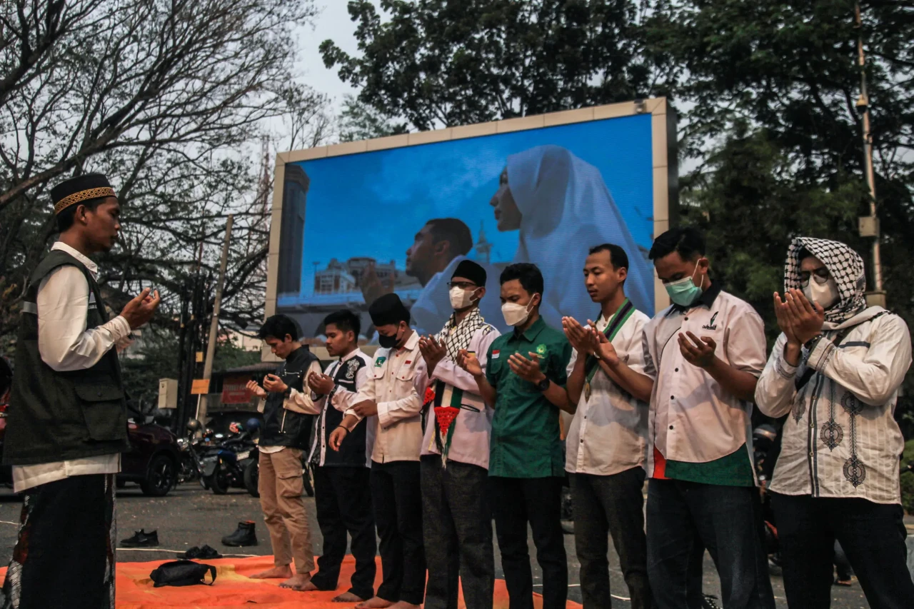 Salat Gaib di Aksi Solidaritas...
