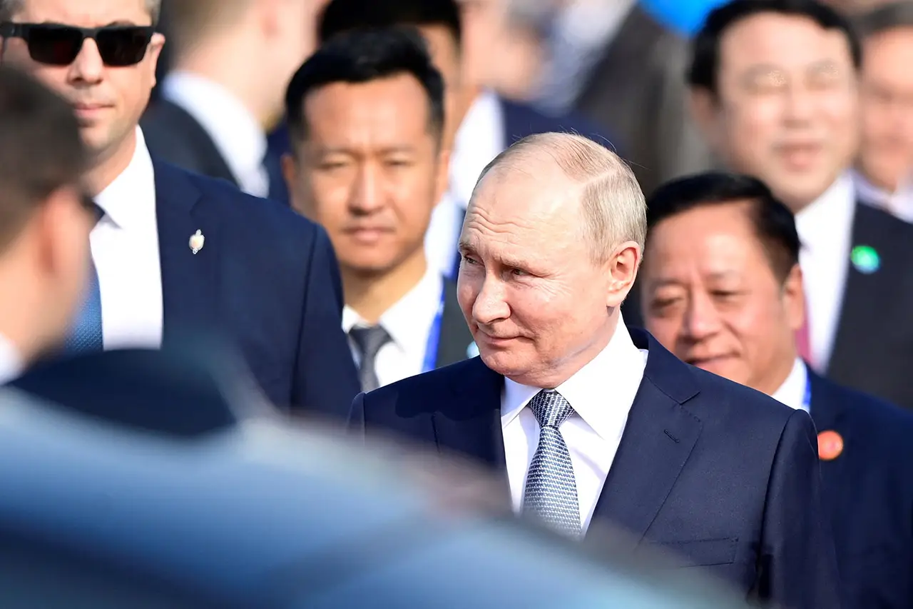 Vladimir Putin Mendarat...