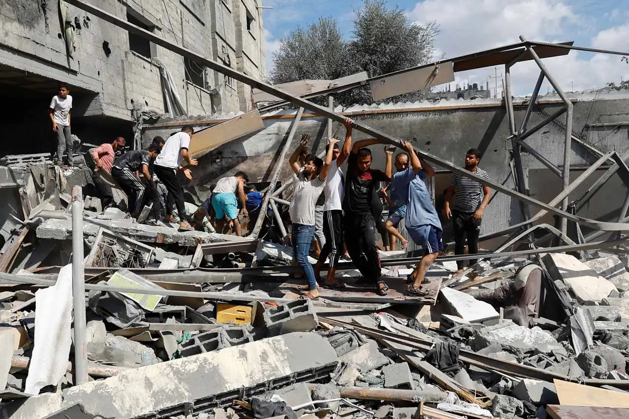 Israel Hancurkan Rumah...