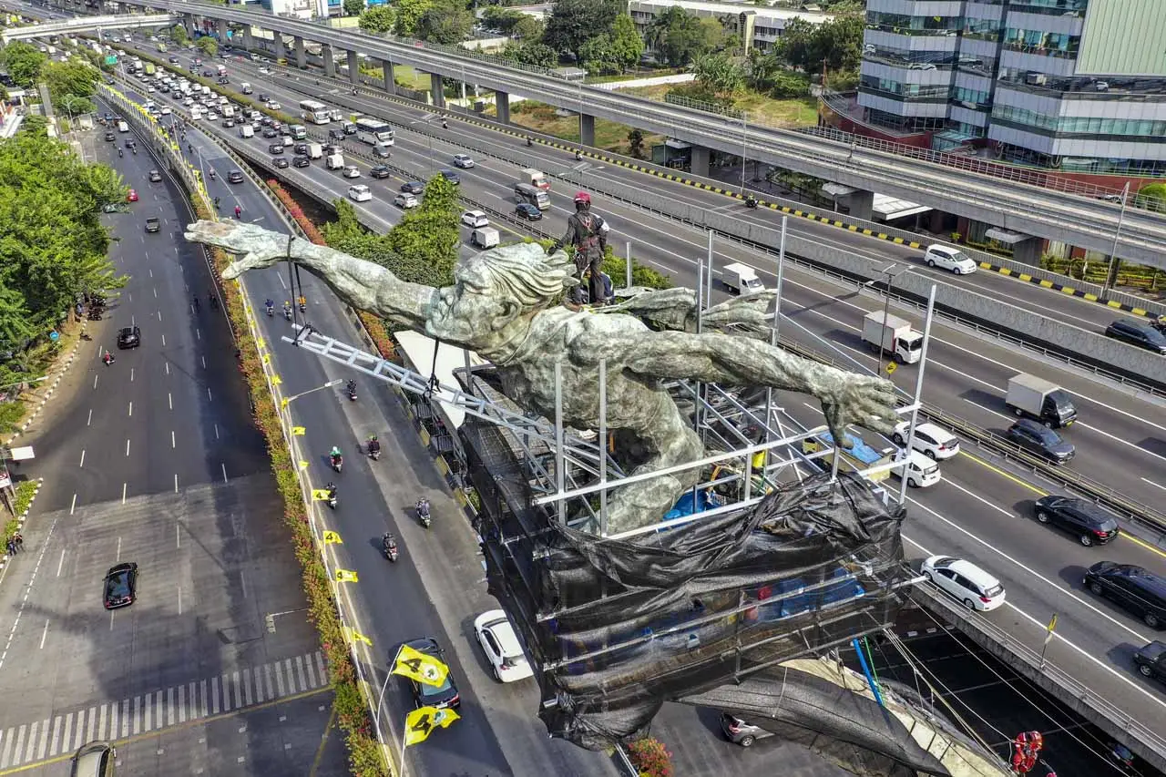 Perawatan Monumen Tugu...