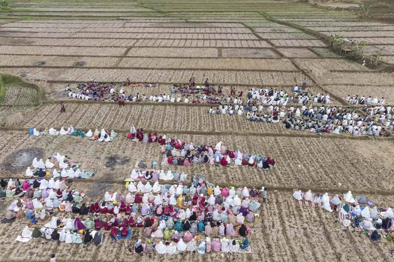Warga Ciamis Gelar Salat...