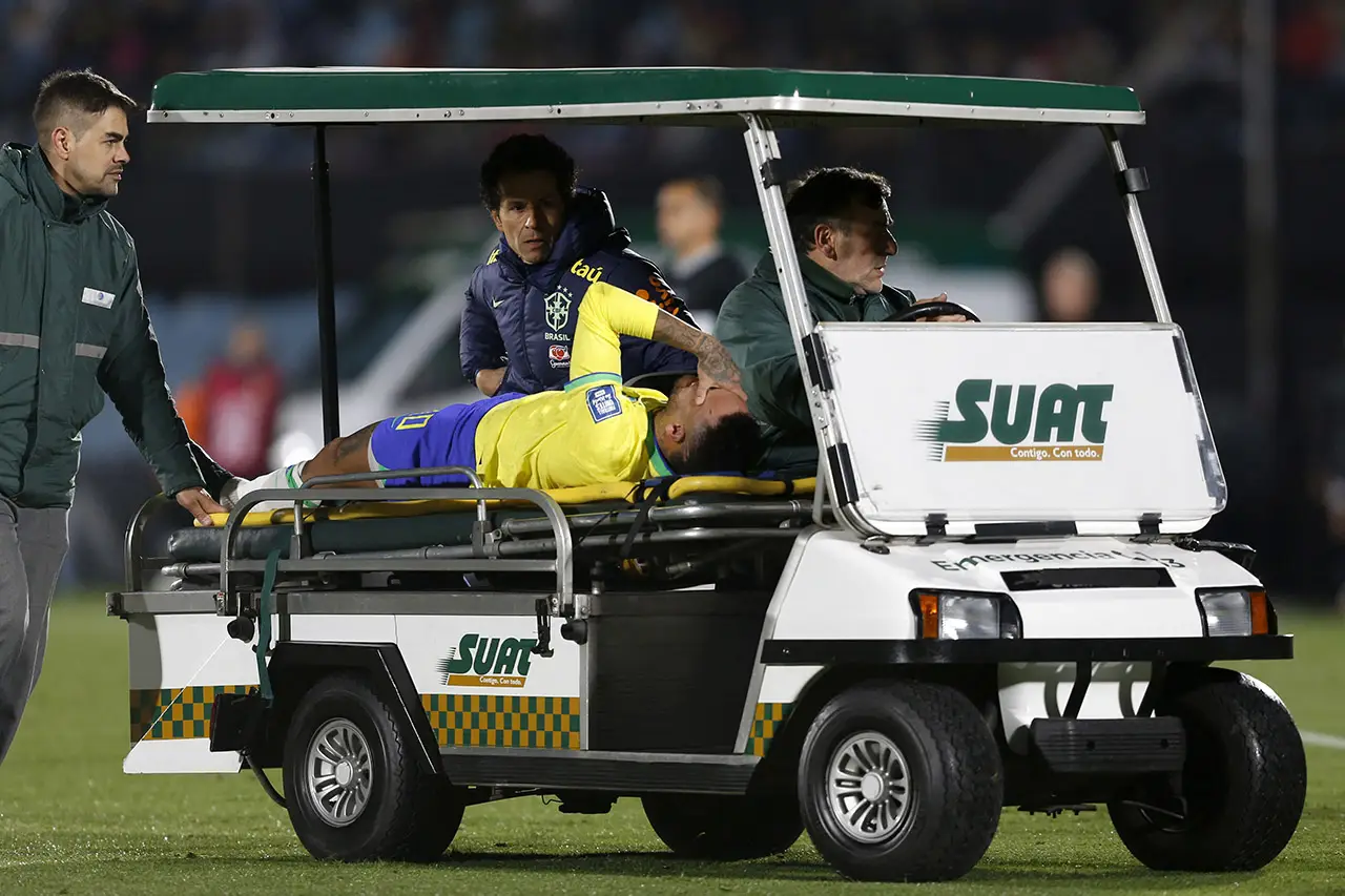 Neymar Menjerit Kesakitan,...