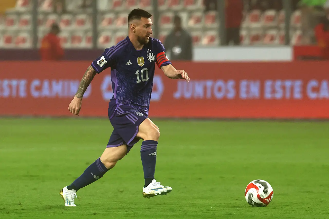 Messi Tua-tua Keladi,...