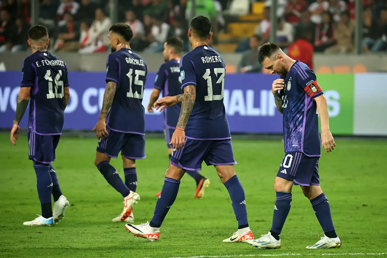 Messi Tua-tua Keladi,...