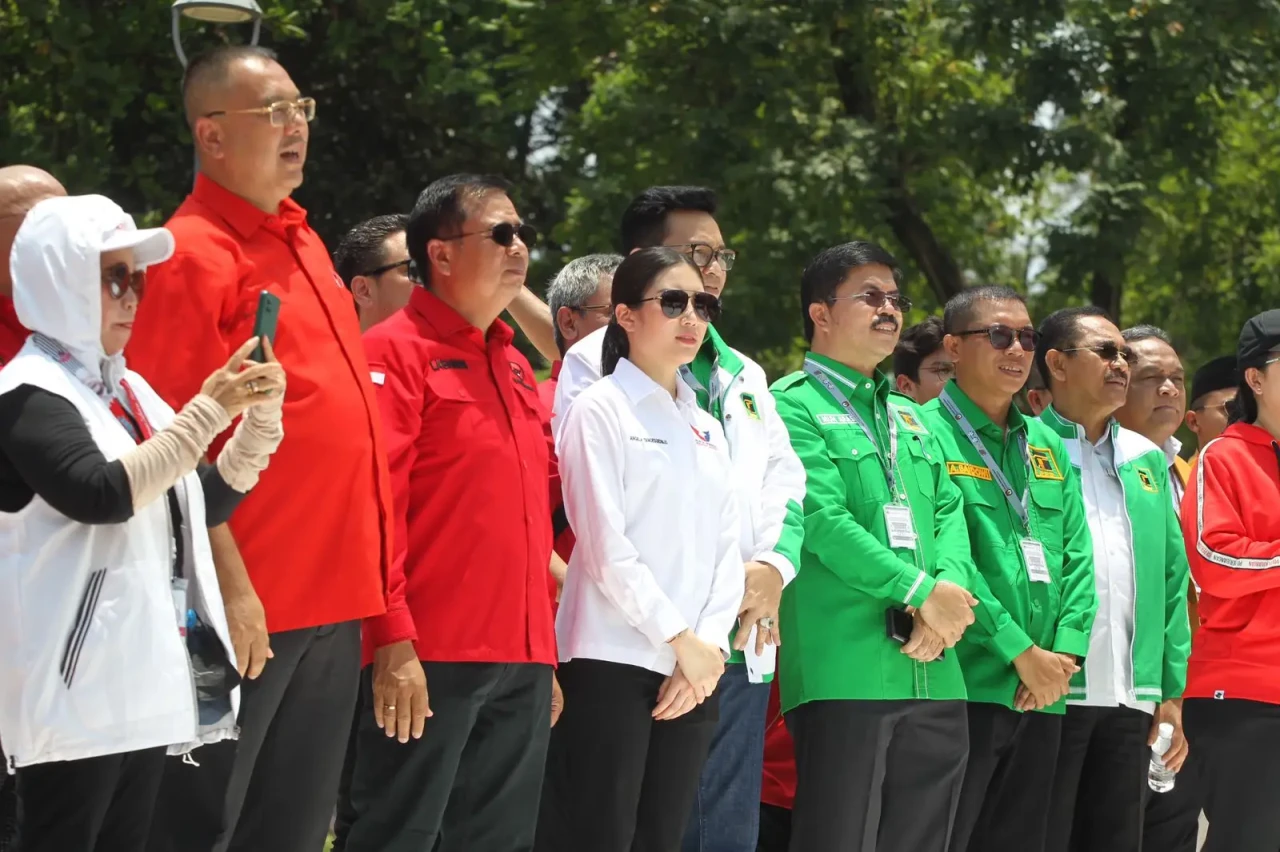 Tiba di Tugu Proklamasi,...