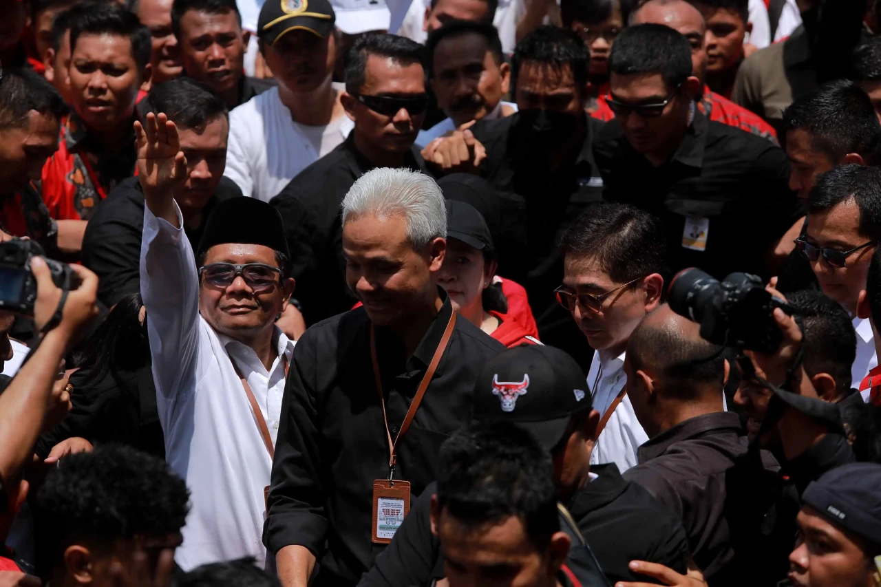 Ganjar-Mahfud Daftar...