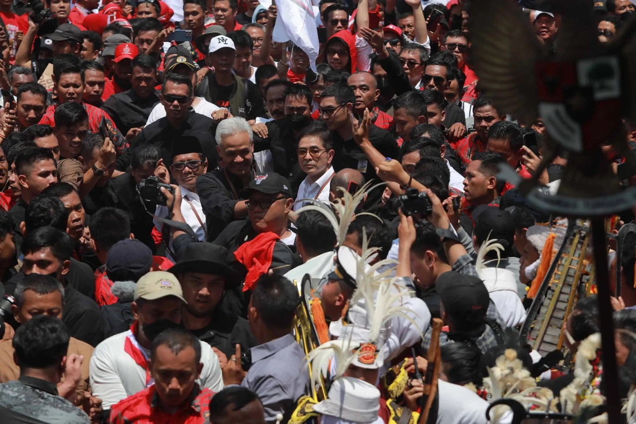 Ganjar-Mahfud Daftar...