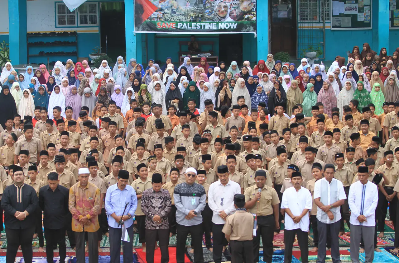 Siswa Madrasah di Aceh...