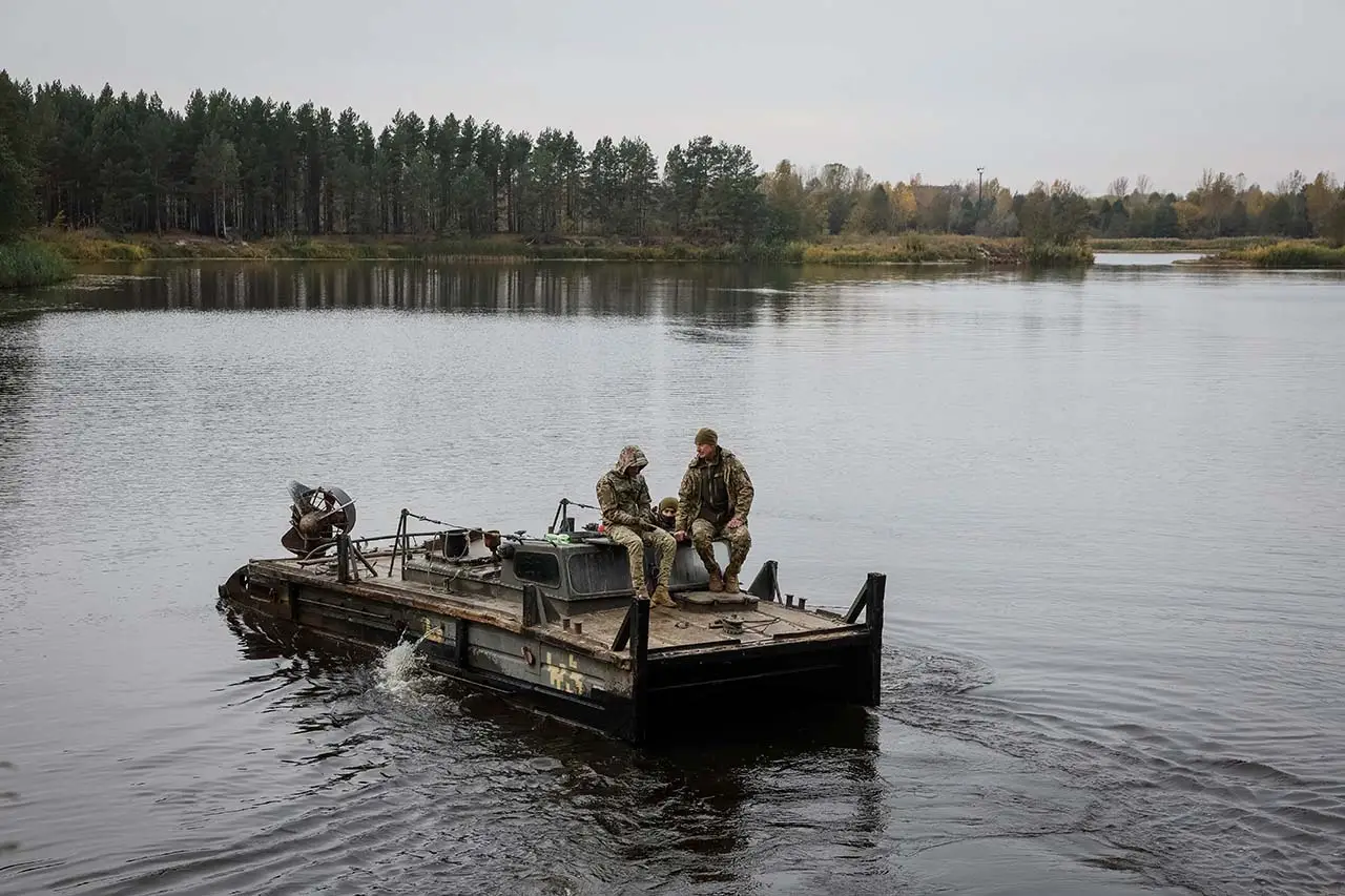 Militer Ukraina Suplai...