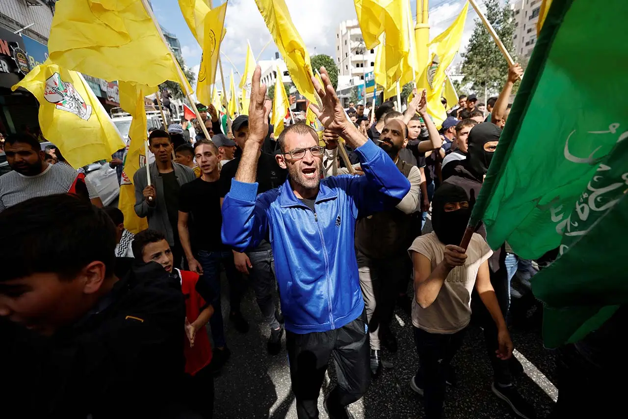 Demo Kutuk Israel, Warga...