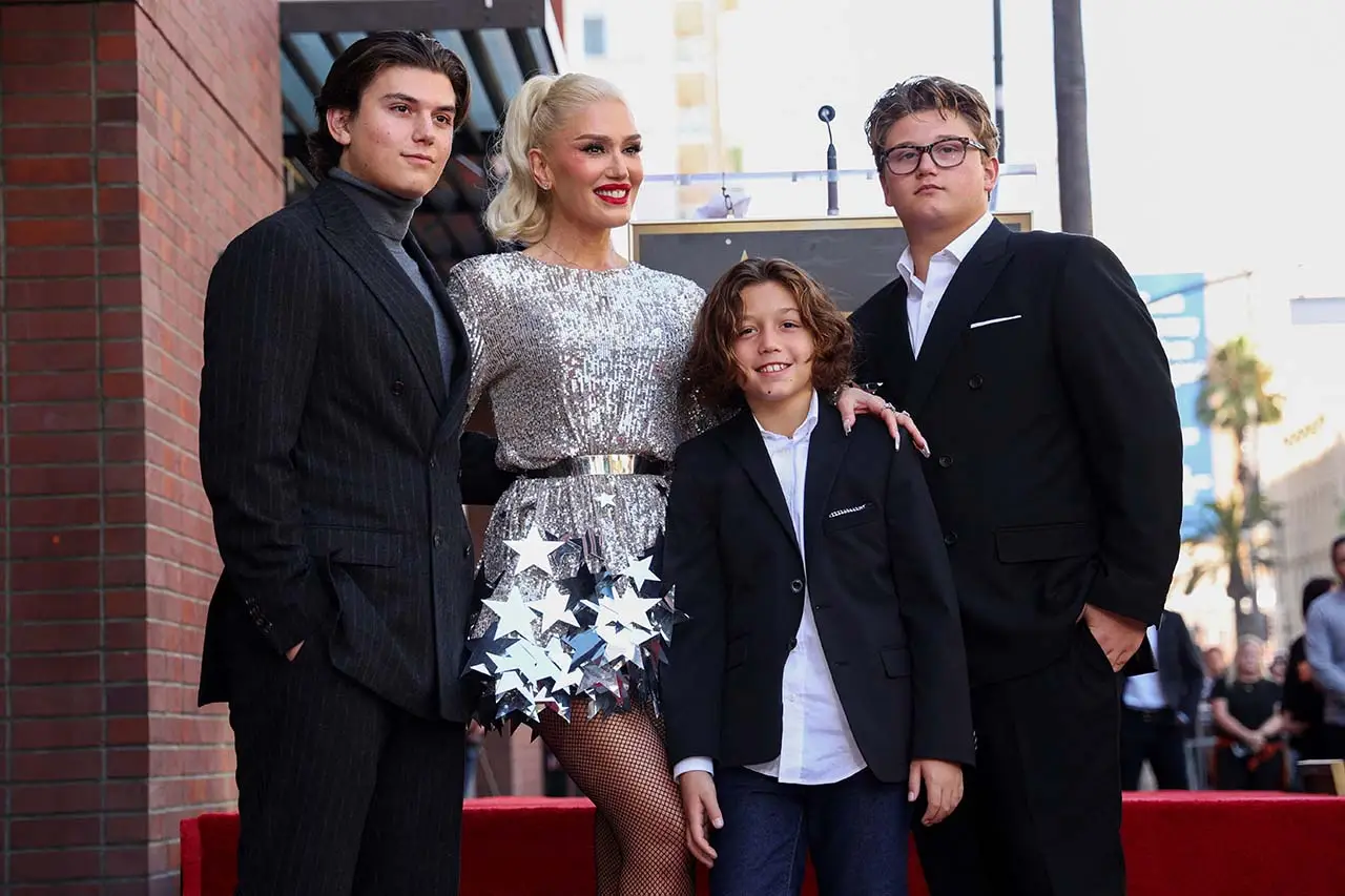 Gwen Stefani Raih Hollywood...