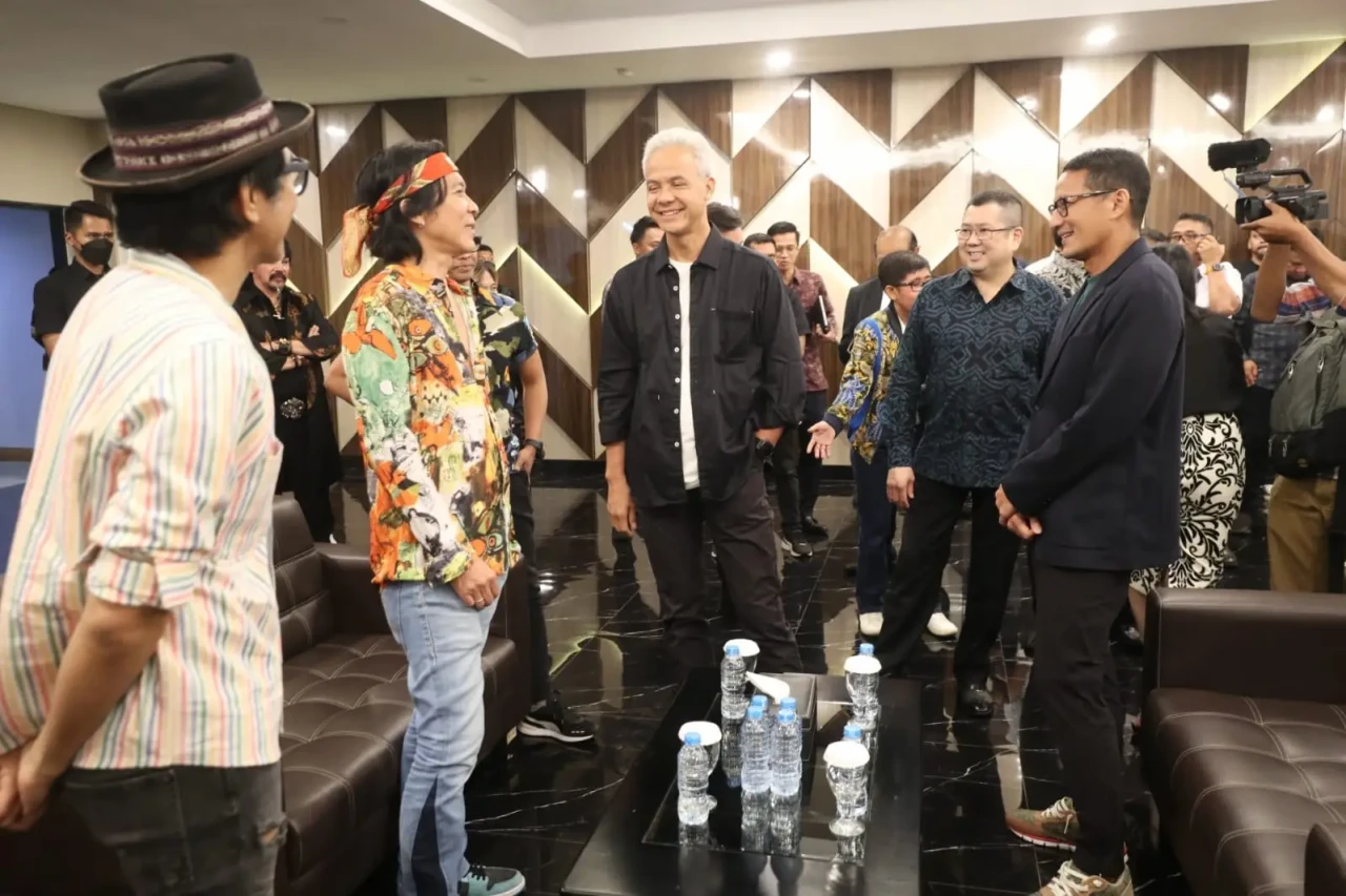Ganjar Pranowo Hadiri...
