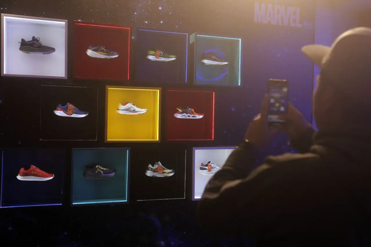 Manjakan Pencinta Avengers,...