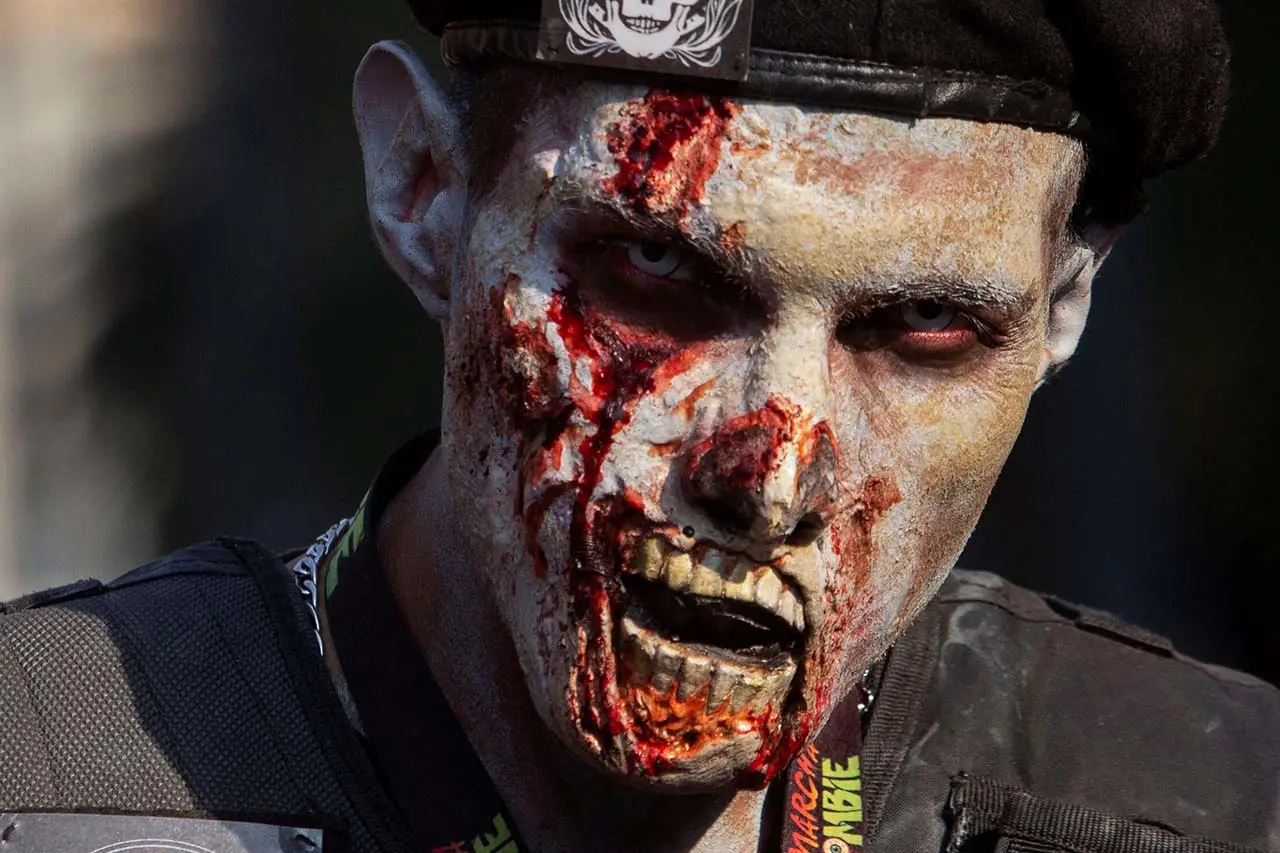 Ngeri! Ratusan Zombie...