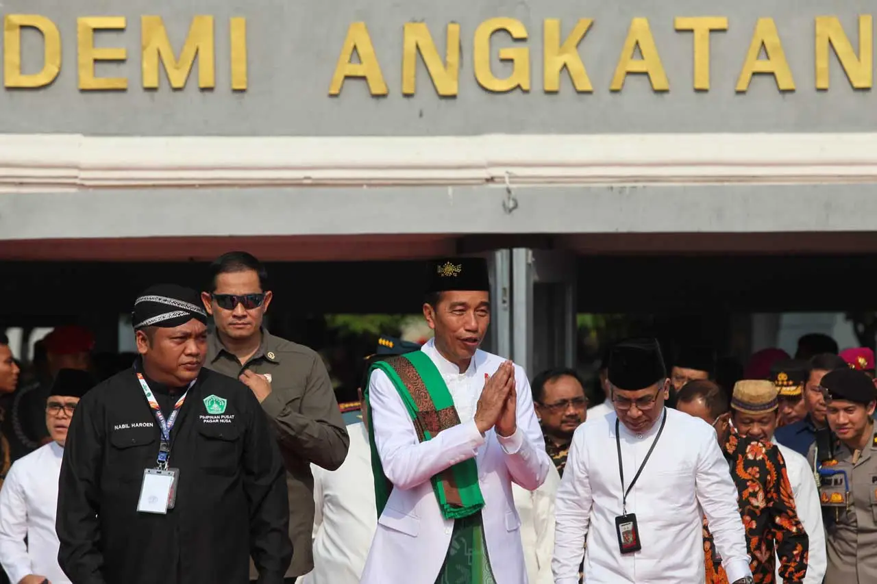 Jokowi Hadiri Ijazah...