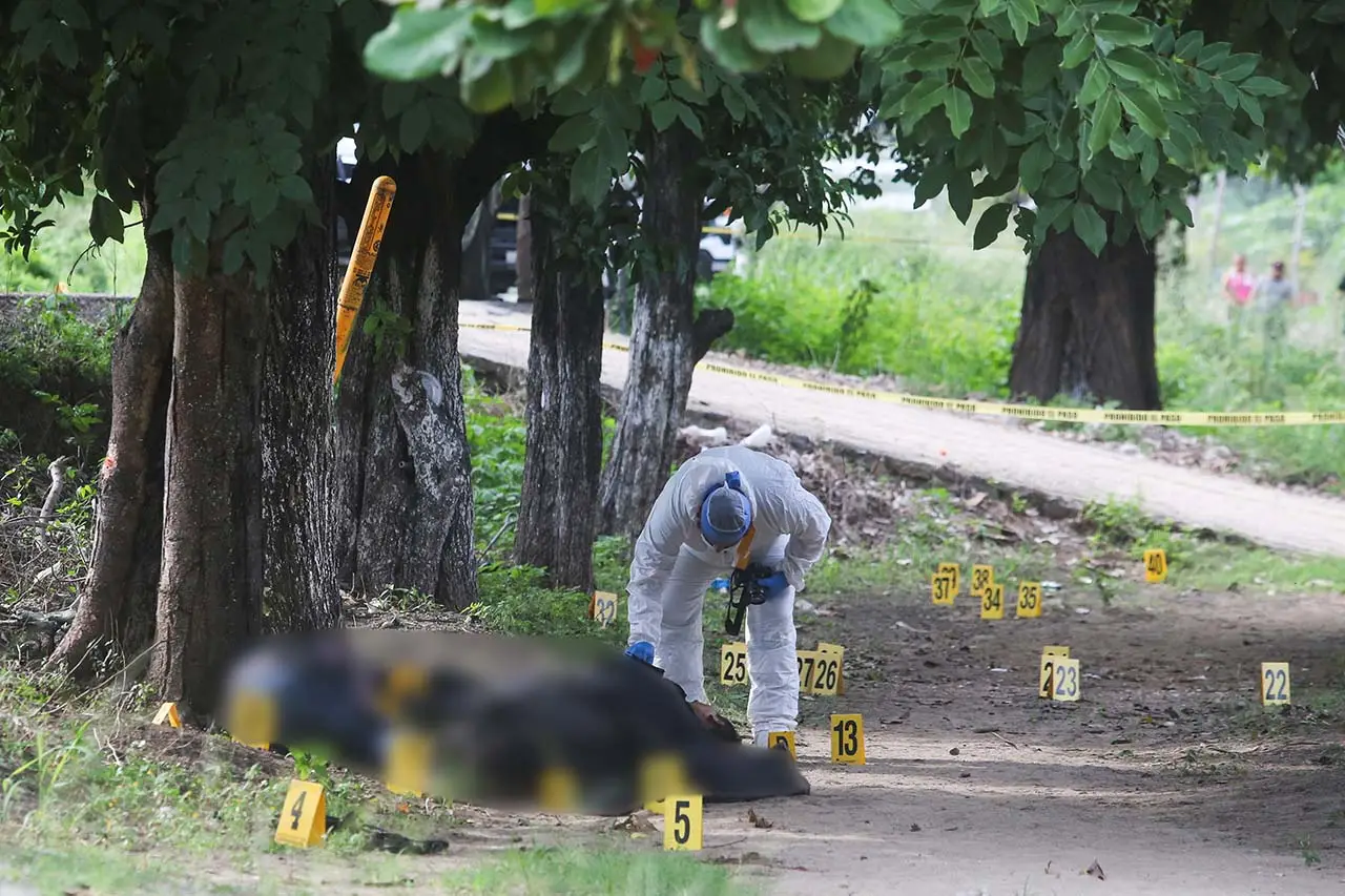 Sadis! Belasan Polisi...