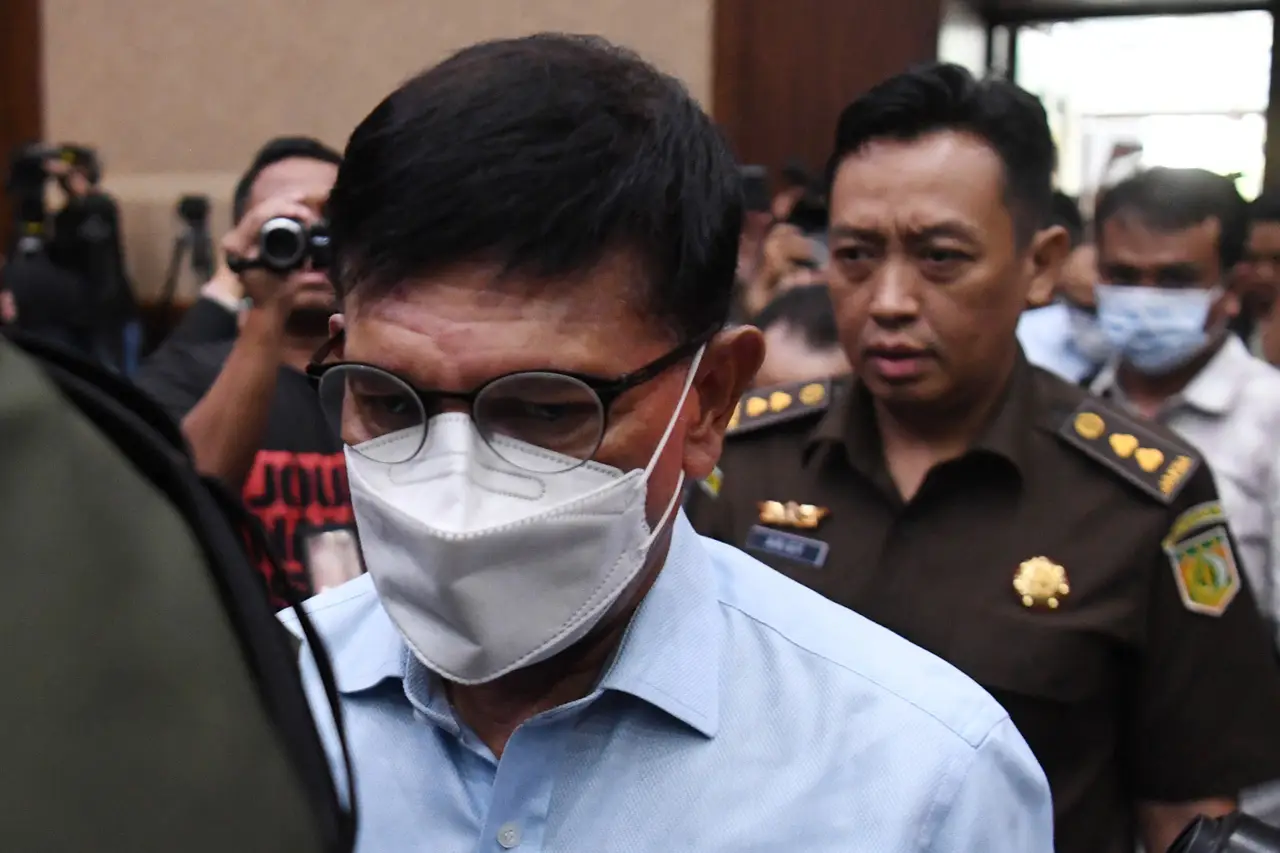Johnny G Plate Dituntut...