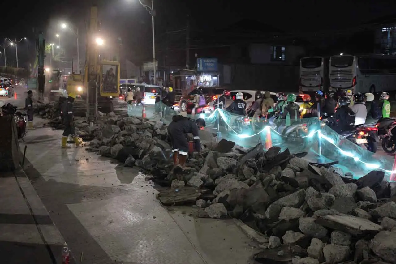Perawatan Jalan Rusak...
